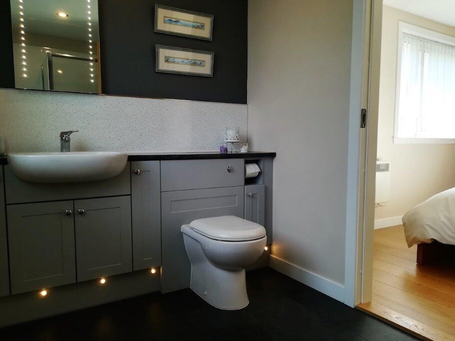 En-suite bathroom