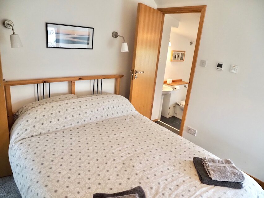 Double Bedroom with En-suite Double Bedroom with En-suite