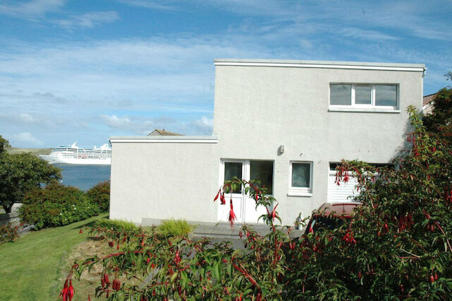 Villa with Cruise Ship Villa with Cruise Ship