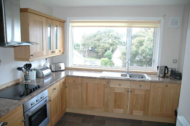 Fully Equipped Kitchen with quality appliances and solid oak units Fully Equipped Kitchen with quality appliances and solid oak units