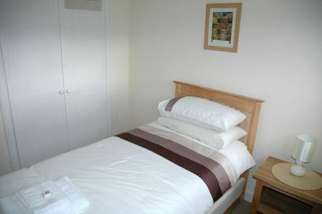 Bedroom with single bed and pull-out guest bed beneath Bedroom with single bed and pull-out guest bed beneath