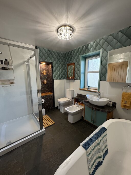 Downstairs 5 piece bathroom