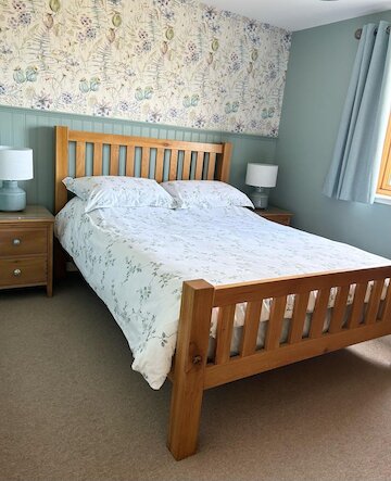 Kingsize Bed Bedroom 1