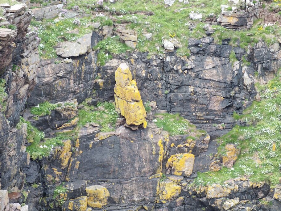 Coastal views and magnificent rocks Auld Wife o da Broch