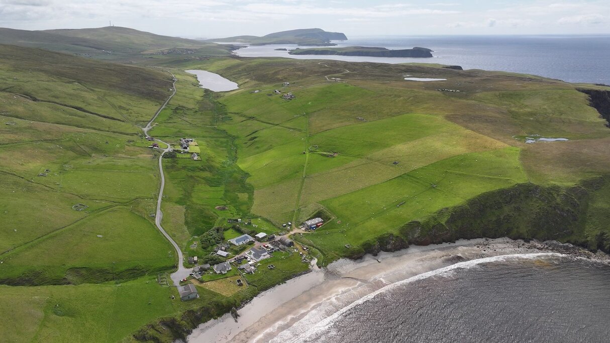 Maywick beach - 5 minute walk