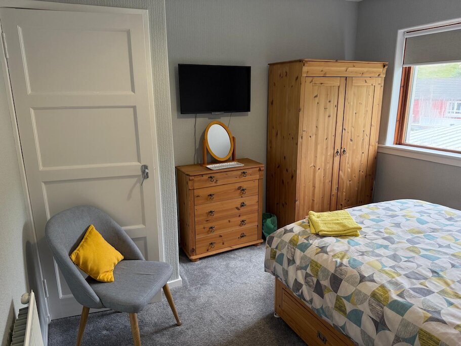 Bedroom 1 - Double Bed Picture 5